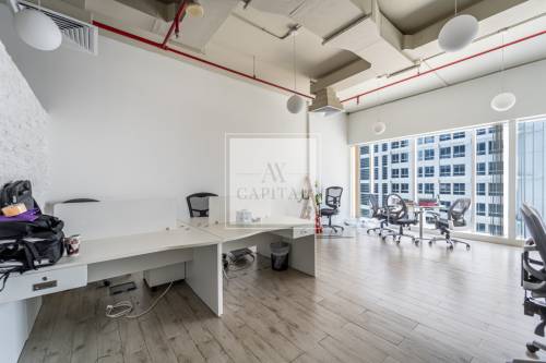 Bright Unit | Open Layout | Ensuite Pantry