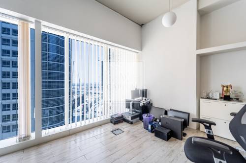 Bright Unit | Open Layout | Ensuite Pantry