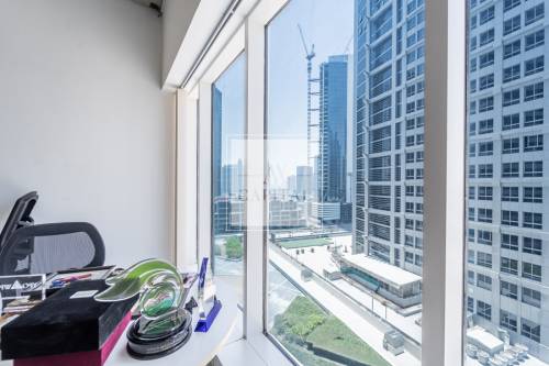 Bright Unit | Open Layout | Ensuite Pantry